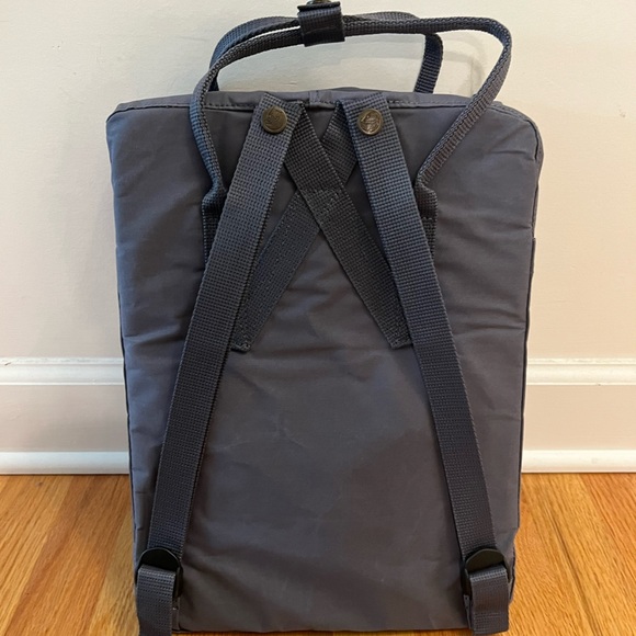 FJALLRAVEN KANJEN Graphite 23510 Backpack - Picture 7 of 9